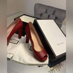 Gucci Heat-Stamped Guccissima Peep Toes